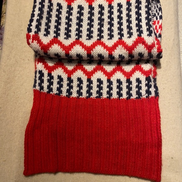 J. Crew knit Tuque & Scarf Set -Unisex - Picture 7 of 13